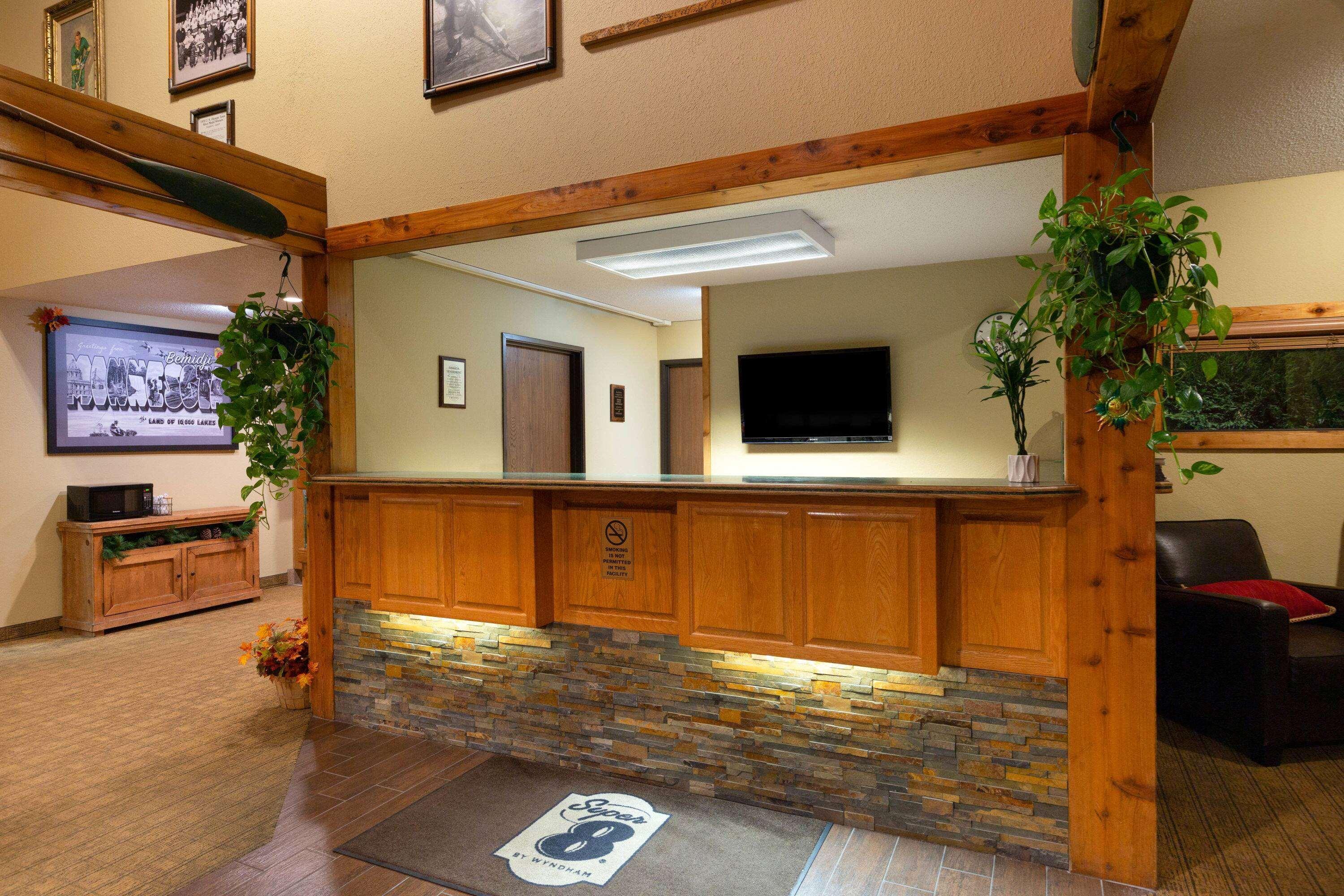 Super 8 By Wyndham Bemidji Mn Hotell Exteriör bild